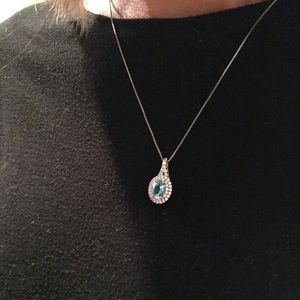 NWOT Silver topaz stone necklace